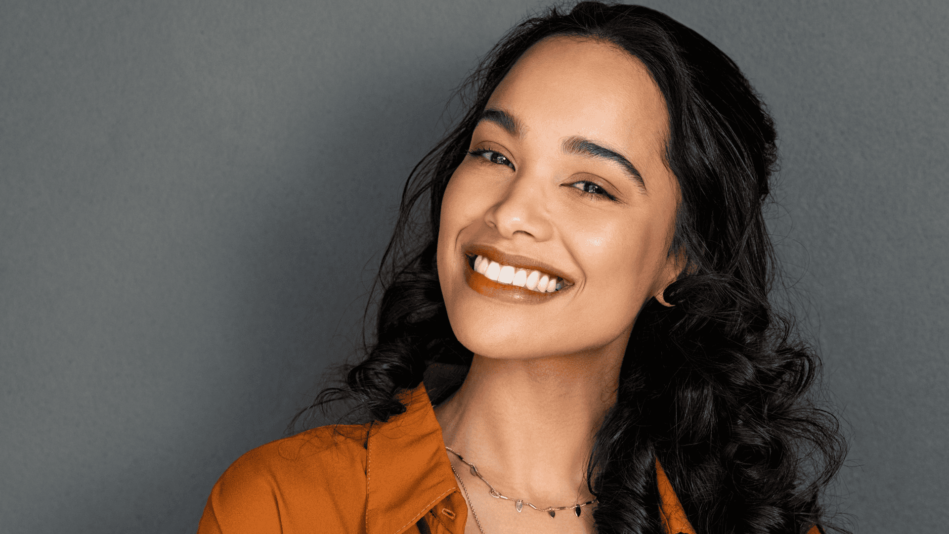 Get the Hollywood smile you've always wanted. Custom porcelain veneers in Tarzana fix stains, chips, gaps & crooked teeth beautifully. Call today!